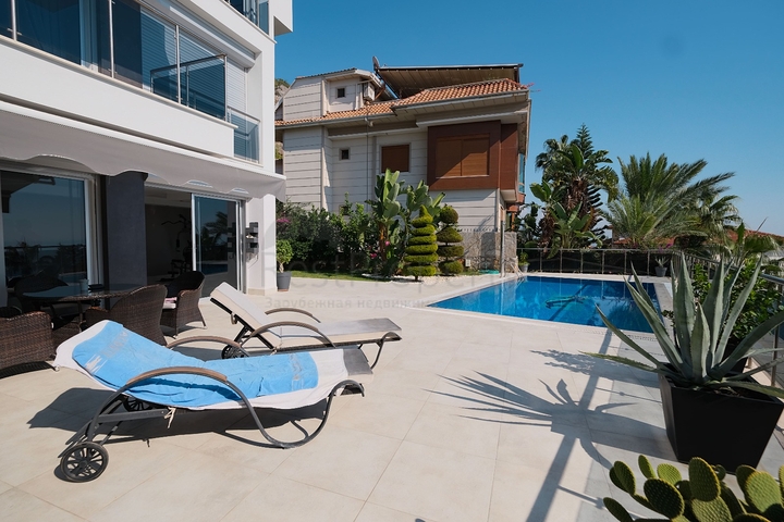 3+2 villa in the center of Alanya with a view of the Mediterranean Sea