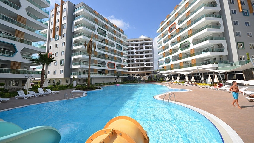 2+1 apartment in a complex with hotel infrastructure in Avsallar district