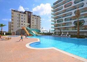 2+1 apartment in a complex with hotel infrastructure in Avsallar district