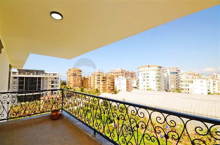 3+1 apartment within walking distance from the Mediterranean Sea