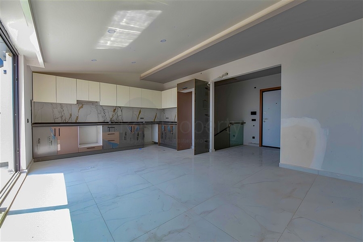 Three-bedroom penthouse in a new complex with sea view