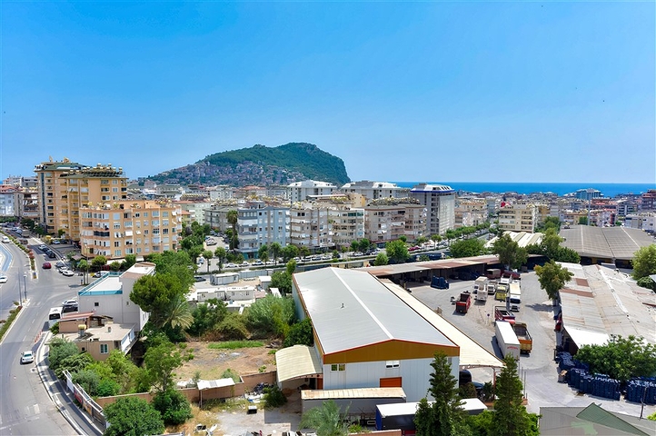 Three-bedroom penthouse in a new complex with sea view