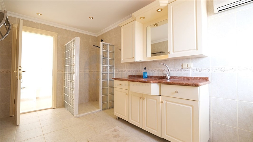 Private villa surrounded by nature in Kestel area