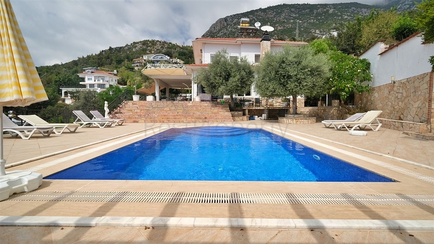 Private villa surrounded by nature in Kestel area