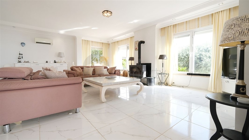 Private villa surrounded by nature in Kestel area