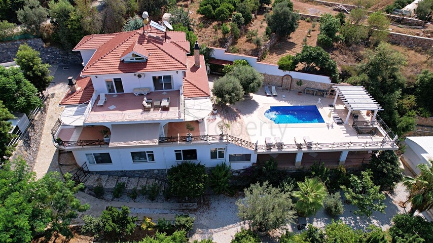Private villa surrounded by nature in Kestel area