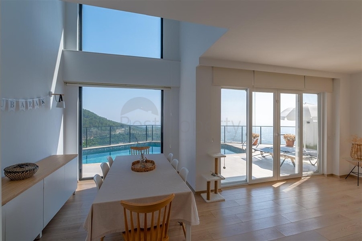 Ideal house by the sea: exclusive villa in the popular Oba area