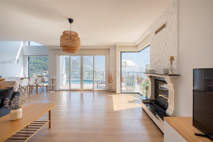 Ideal house by the sea: exclusive villa in the popular Oba area