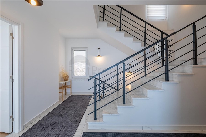 Ideal house by the sea: exclusive villa in the popular Oba area