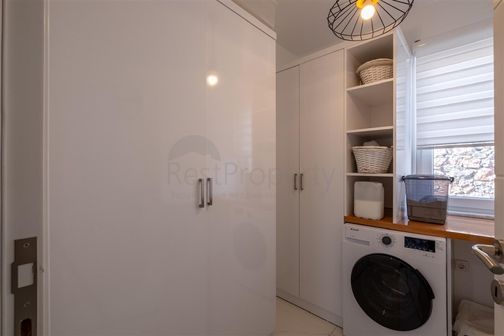 Ideal house by the sea: exclusive villa in the popular Oba area