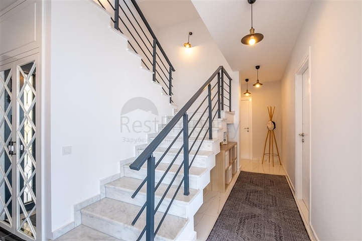 Ideal house by the sea: exclusive villa in the popular Oba area