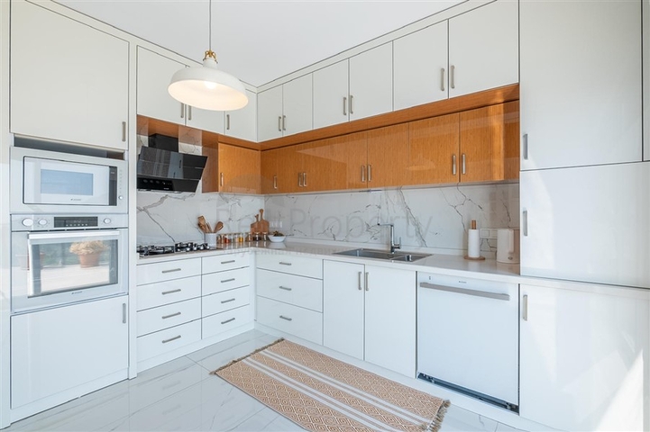 Ideal house by the sea: exclusive villa in the popular Oba area