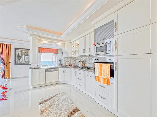 2+1 apartment with sea view in Mahmutlar district