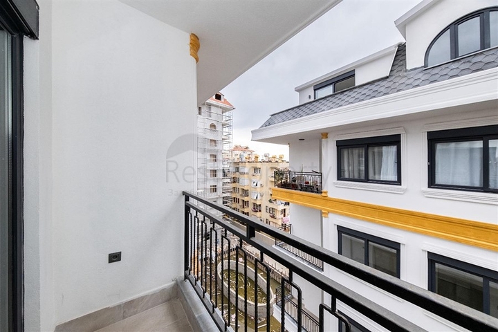 3+1 penthouse in a new complex in the center of Alanya