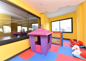 Two-bedroom apartment 700 m from Cleopatra beach