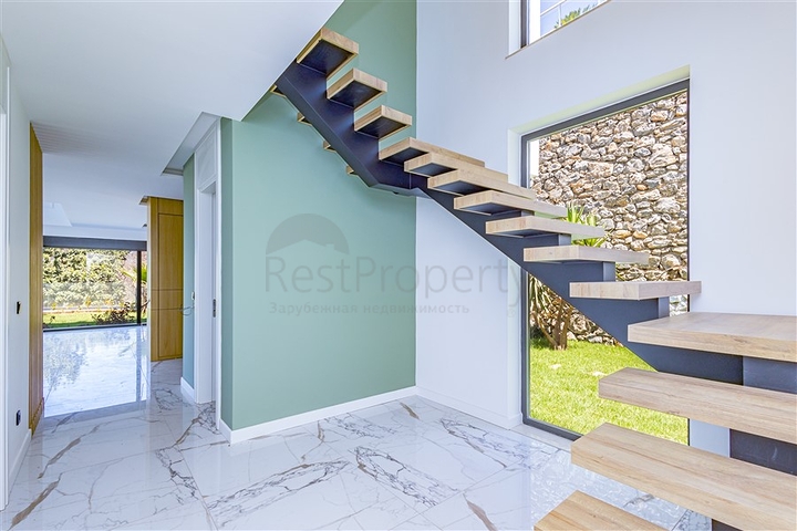 Spacious villa in Kargicak with amazing sea views