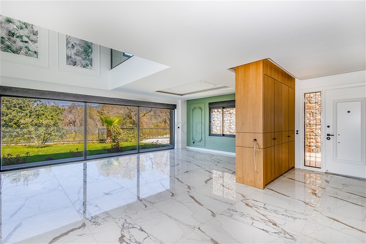 Spacious villa in Kargicak with amazing sea views