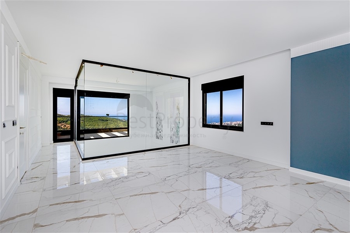 Spacious villa in Kargicak with amazing sea views