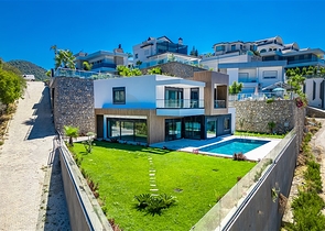 Spacious villa in Kargicak with amazing sea views