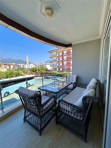 One-bedroom apartment 600 m from the sea in the Oba area 
