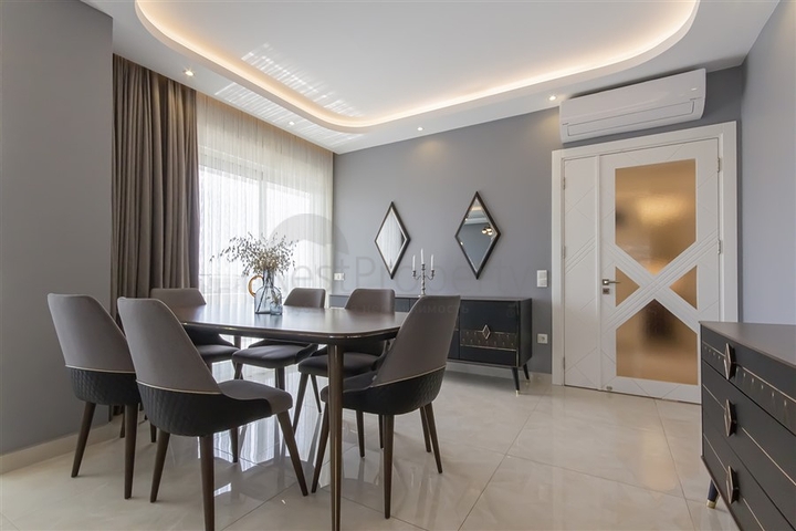 Luxury 3+2 penthouse in the popular area of Mahmutlar