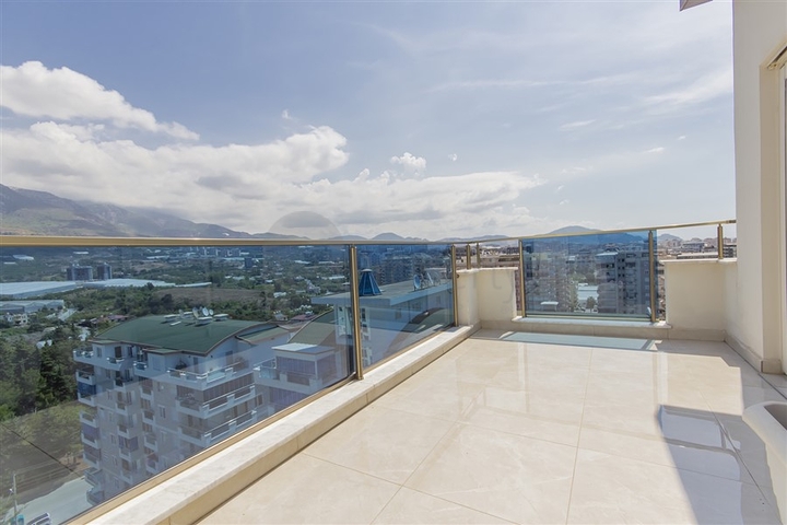 Luxury 3+2 penthouse in the popular area of Mahmutlar