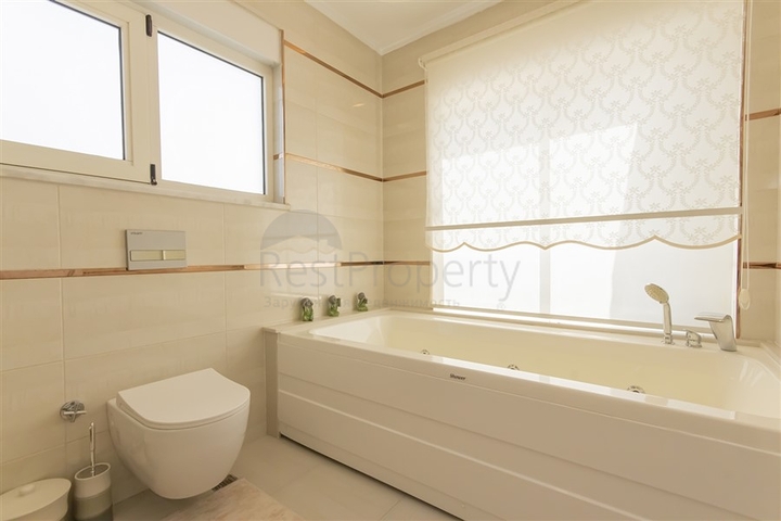 Luxury 3+2 penthouse in the popular area of Mahmutlar