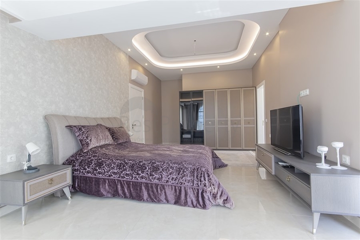 Luxury 3+2 penthouse in the popular area of Mahmutlar