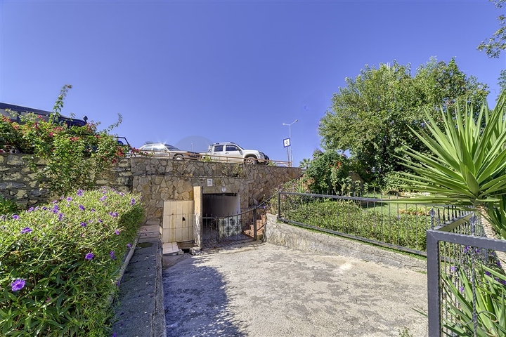 2+1 Sea View Apartment Just 50 m from the Mediterranean Sea in Mahmutlar