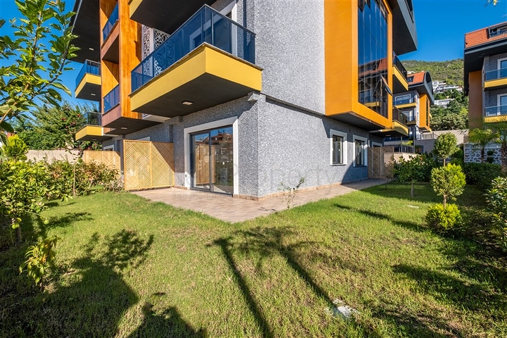 2+1 Garden Duplex in Residential Complex in Central Alanya