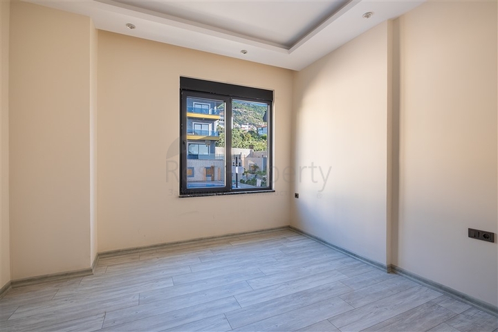 2+1 Garden Duplex in Residential Complex in Central Alanya