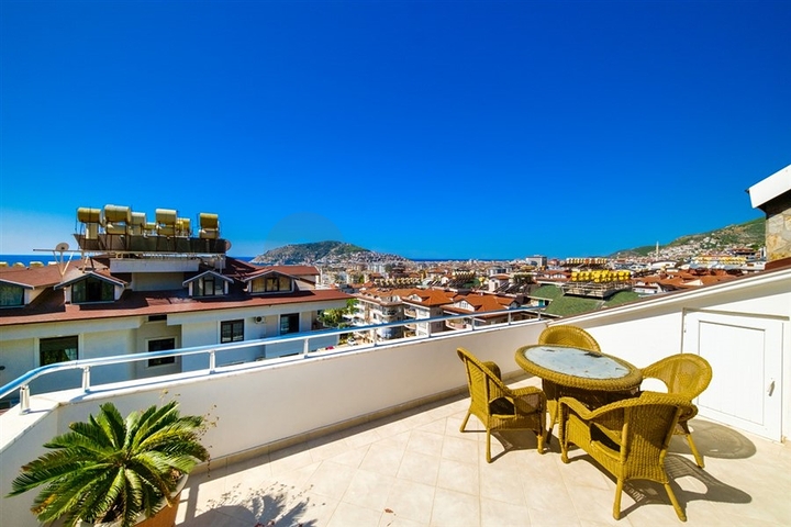 3+1 penthouse in the center of Alanya