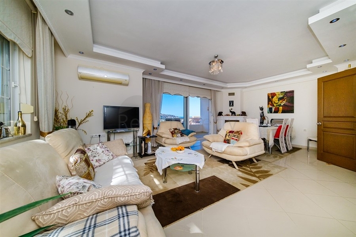 3+1 penthouse in the center of Alanya