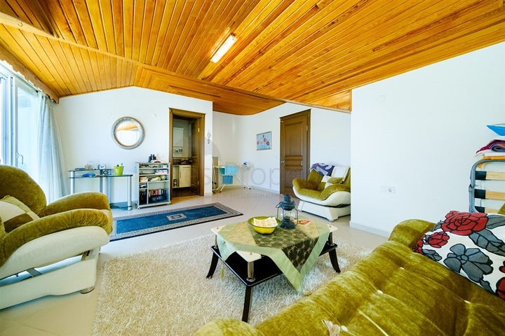 3+1 penthouse in the center of Alanya