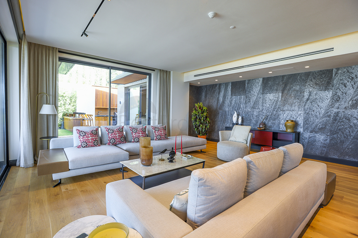 Residences and villas with sea views in the Gyumyushlyuk area