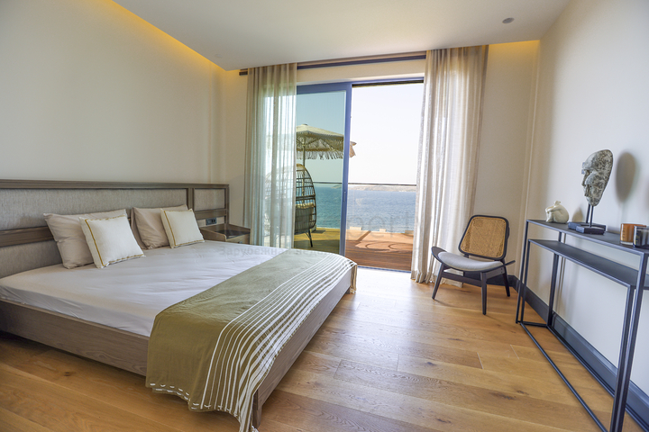 Residences and villas with sea views in the Gyumyushlyuk area