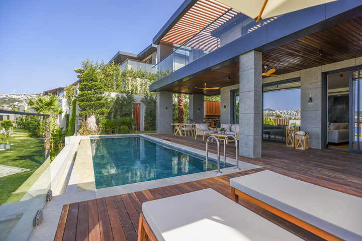 Residences and villas with sea views in the Gyumyushlyuk area