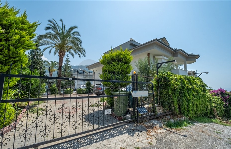 3+1 penthouse in the center of Alanya