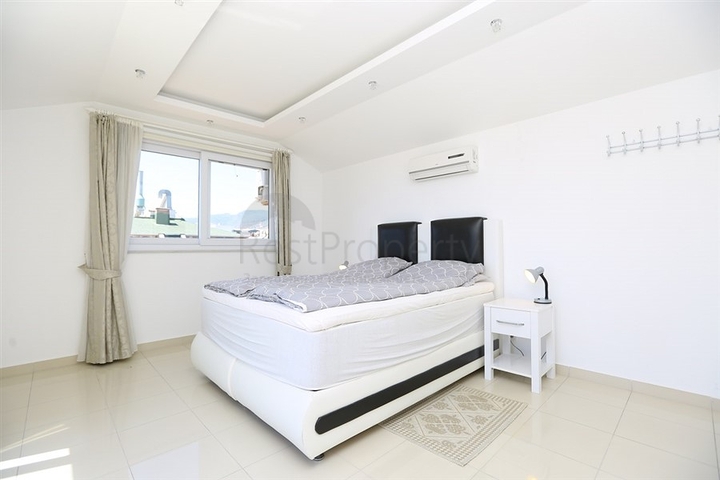 Furnished 3+1 Penthouse Near the Sea in Oba Alanya