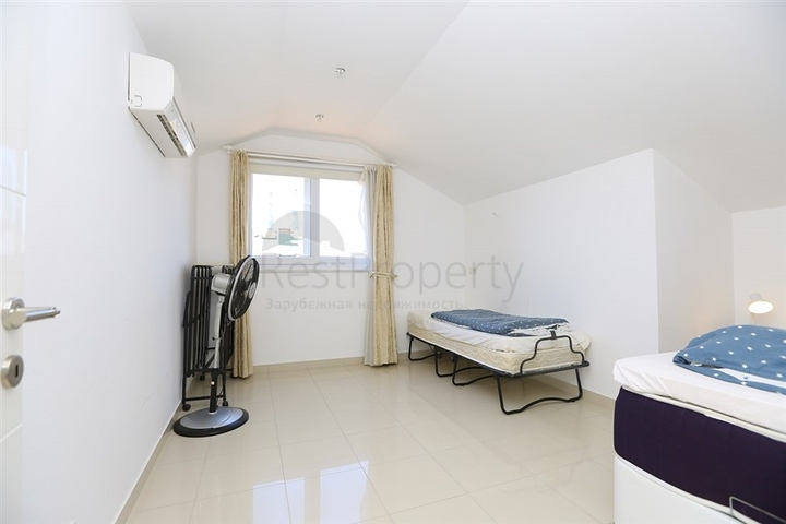 Furnished 3+1 Penthouse Near the Sea in Oba Alanya