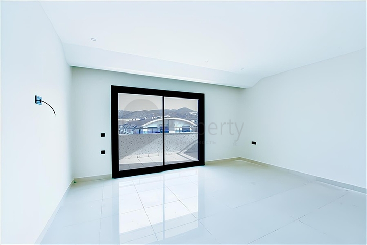 4+1 apartment in Kargicak area 200 m from the sea