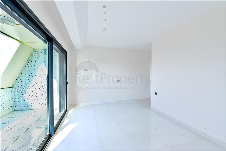 4+1 apartment in Kargicak area 200 m from the sea