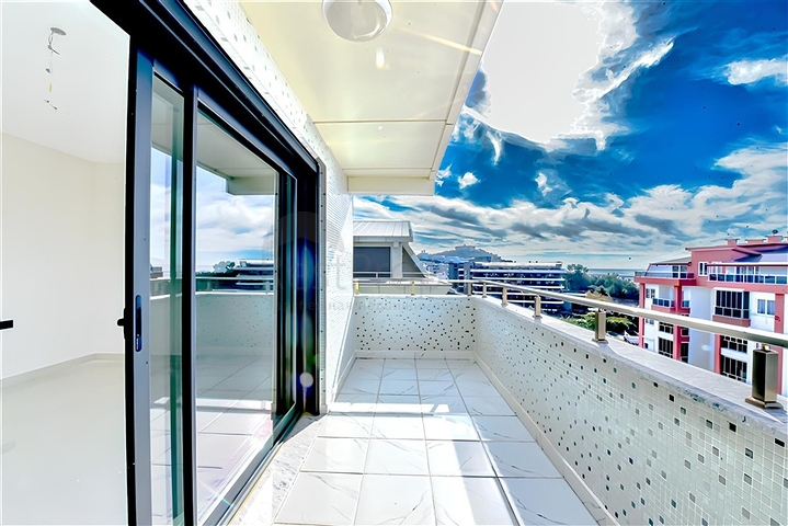 4+1 apartment in Kargicak area 200 m from the sea