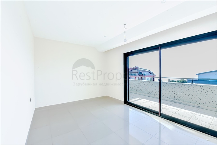 4+1 apartment in Kargicak area 200 m from the sea
