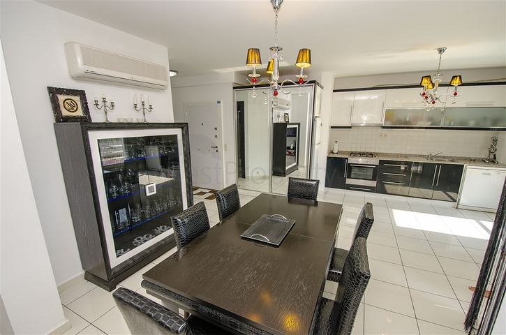 3 + 1 apartment with furniture in a complex in Hurme Konyaalti Antalya