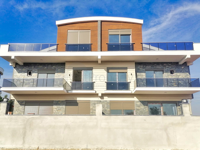 Villa 7 + 1 in the Doshemealti area - Antalya