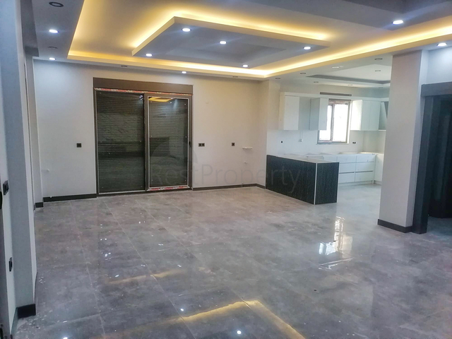 Villa 7 + 1 in the Doshemealti area - Antalya