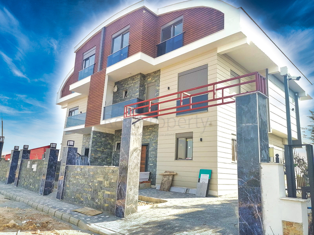 Villa 7 + 1 in the Doshemealti area - Antalya