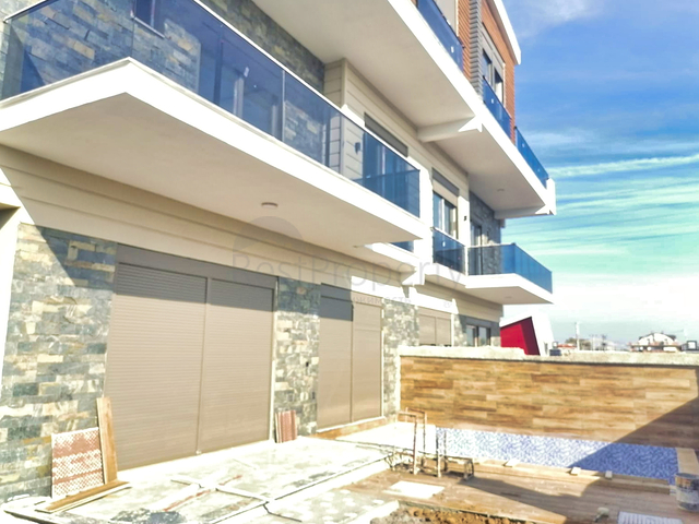 Villa 7 + 1 in the Doshemealti area - Antalya