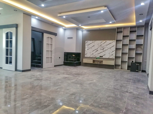 Villa 7 + 1 in the Doshemealti area - Antalya